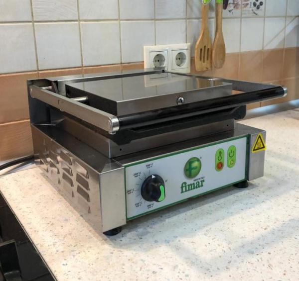Гриль контактный Fimar PE25L